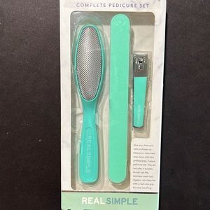 NWT Real Simple Pedicure Set